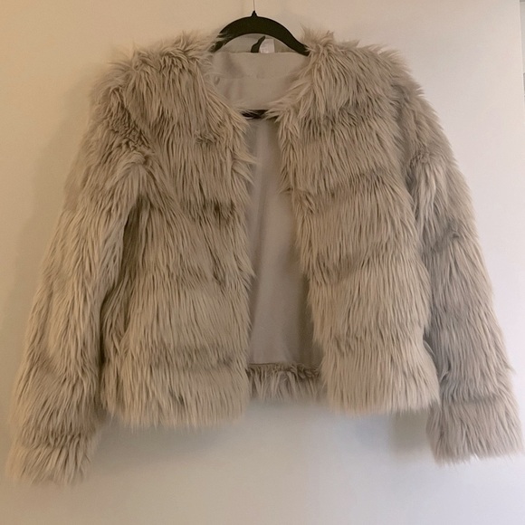 H&M Divided | Short Faux Fur Jacket | Light Greige | XS - Picture 3 of 5